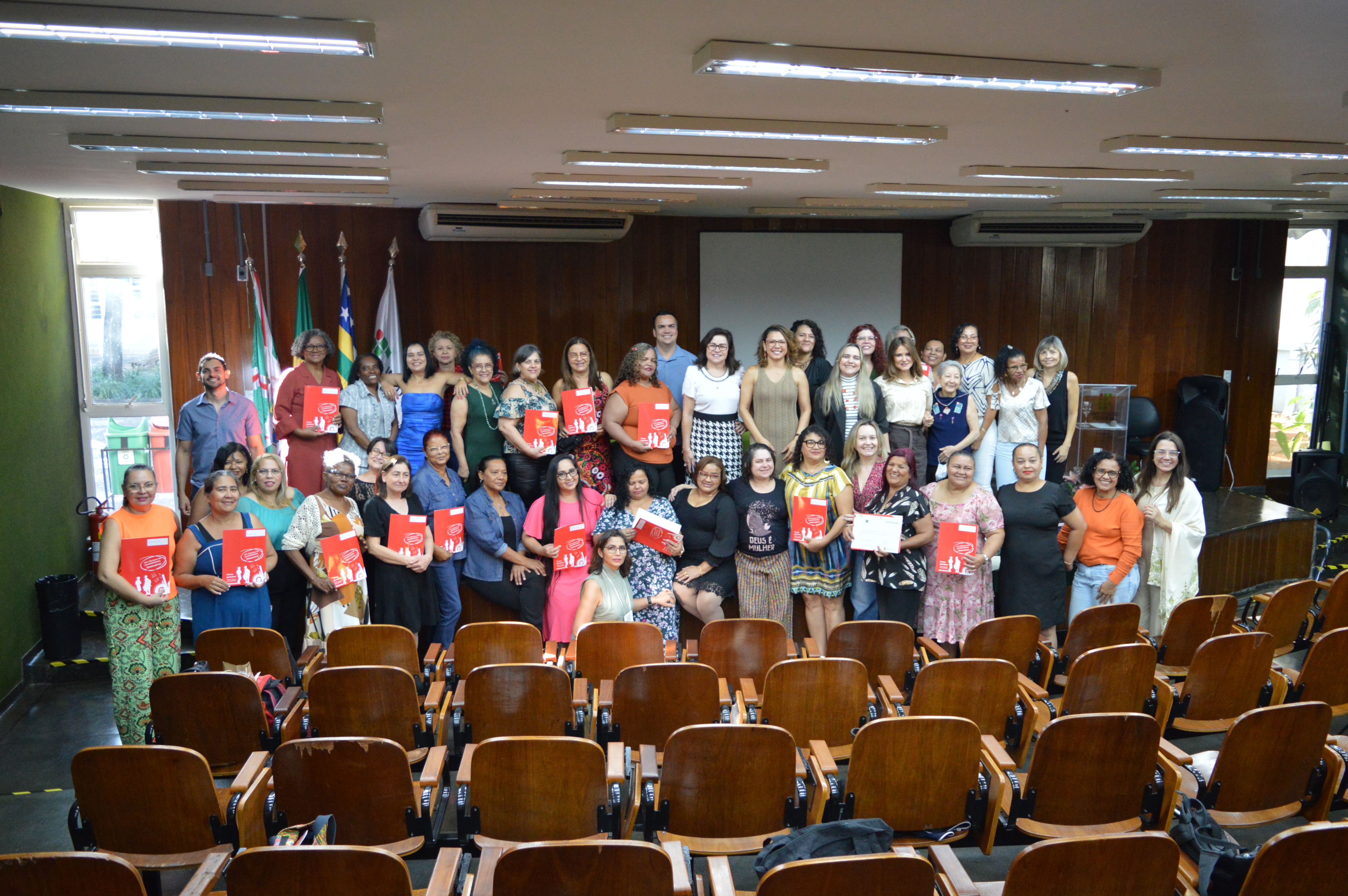  Câmpus Goiânia certificou 34 mulheres no curso para atuação como copeiras. A capacitação foi ofertada por meio do Programa Mulheres Mil.